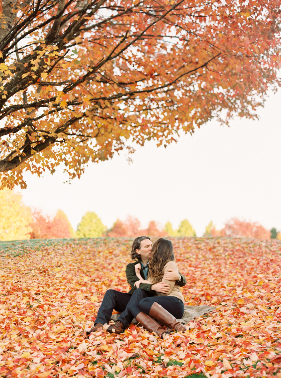 seattle-fall-foliage-engagement-photos-film-004