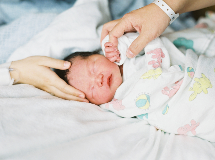 seattle-birth-photographer-film-newborn-045