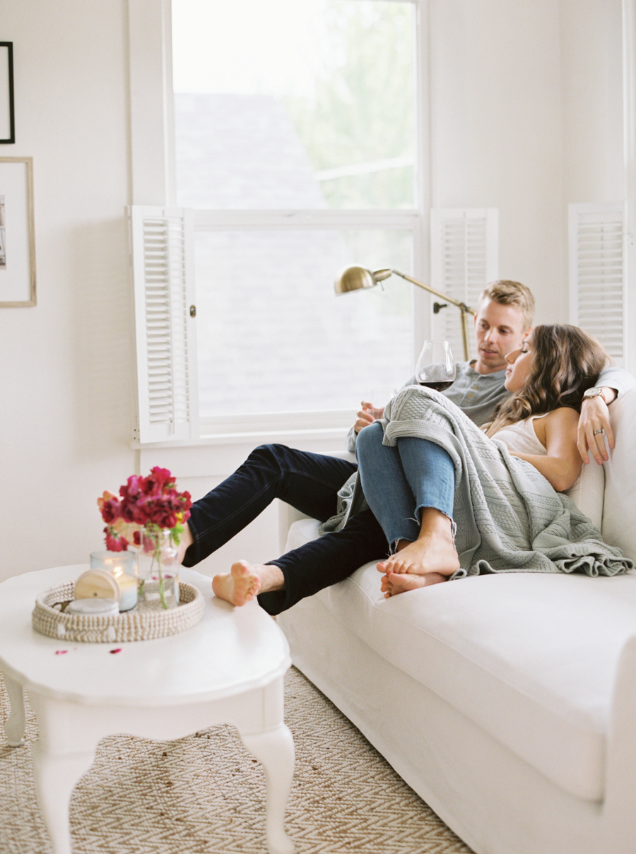 Seattle-at-home-engagement-photos-003