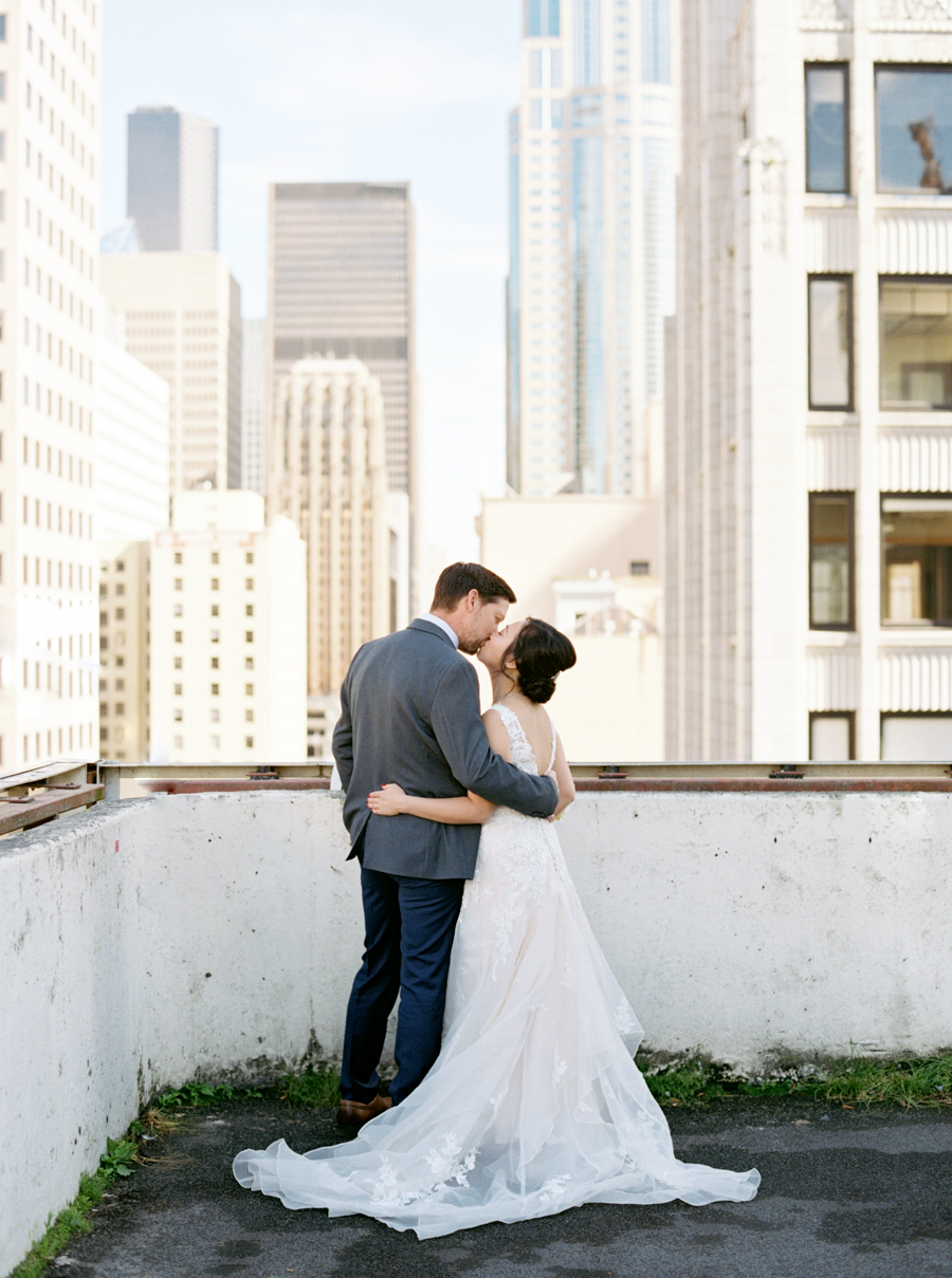 downtown-seattle-wedding-rooftop-film-004